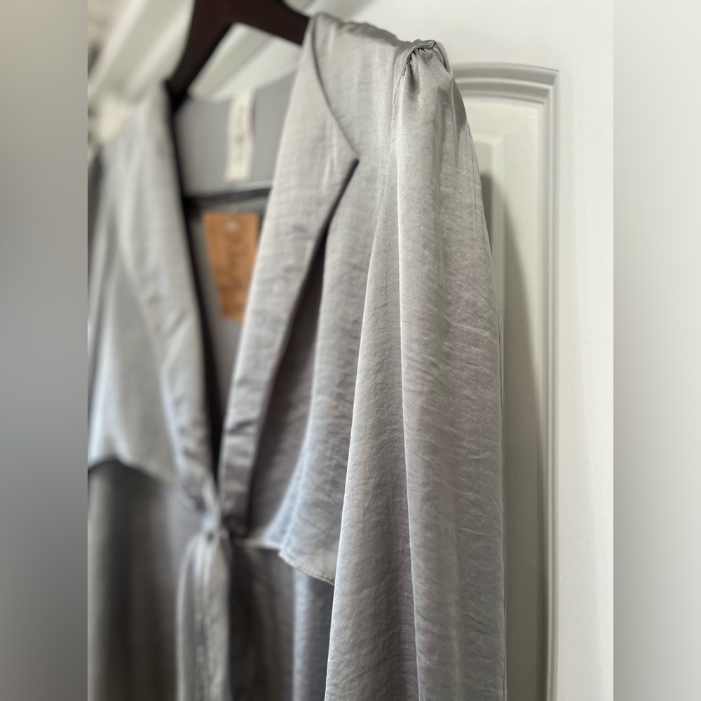 NWT Noa Elle silver tie front blouse - Picture 3 of 7